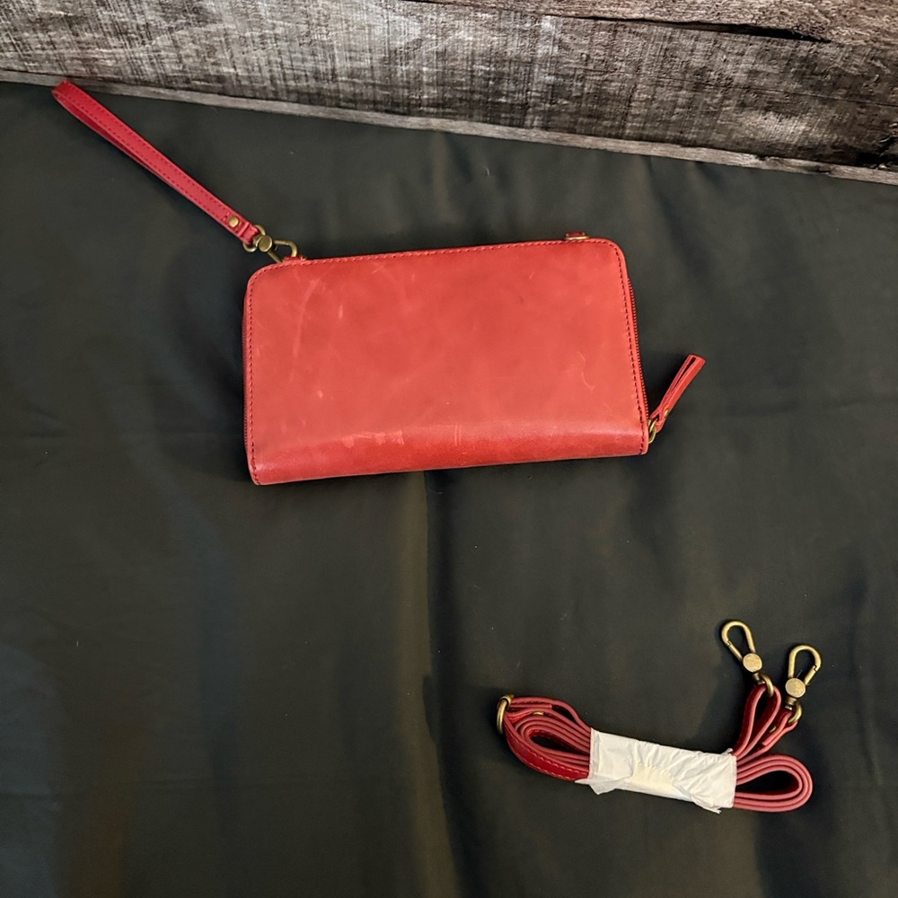 NWOT The Sak Red Leather Convertible Crossbody Wristlet Wallet - Picture 3 of 8